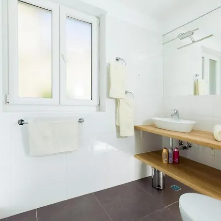 Apartments & Room Rollex Guest house 4*